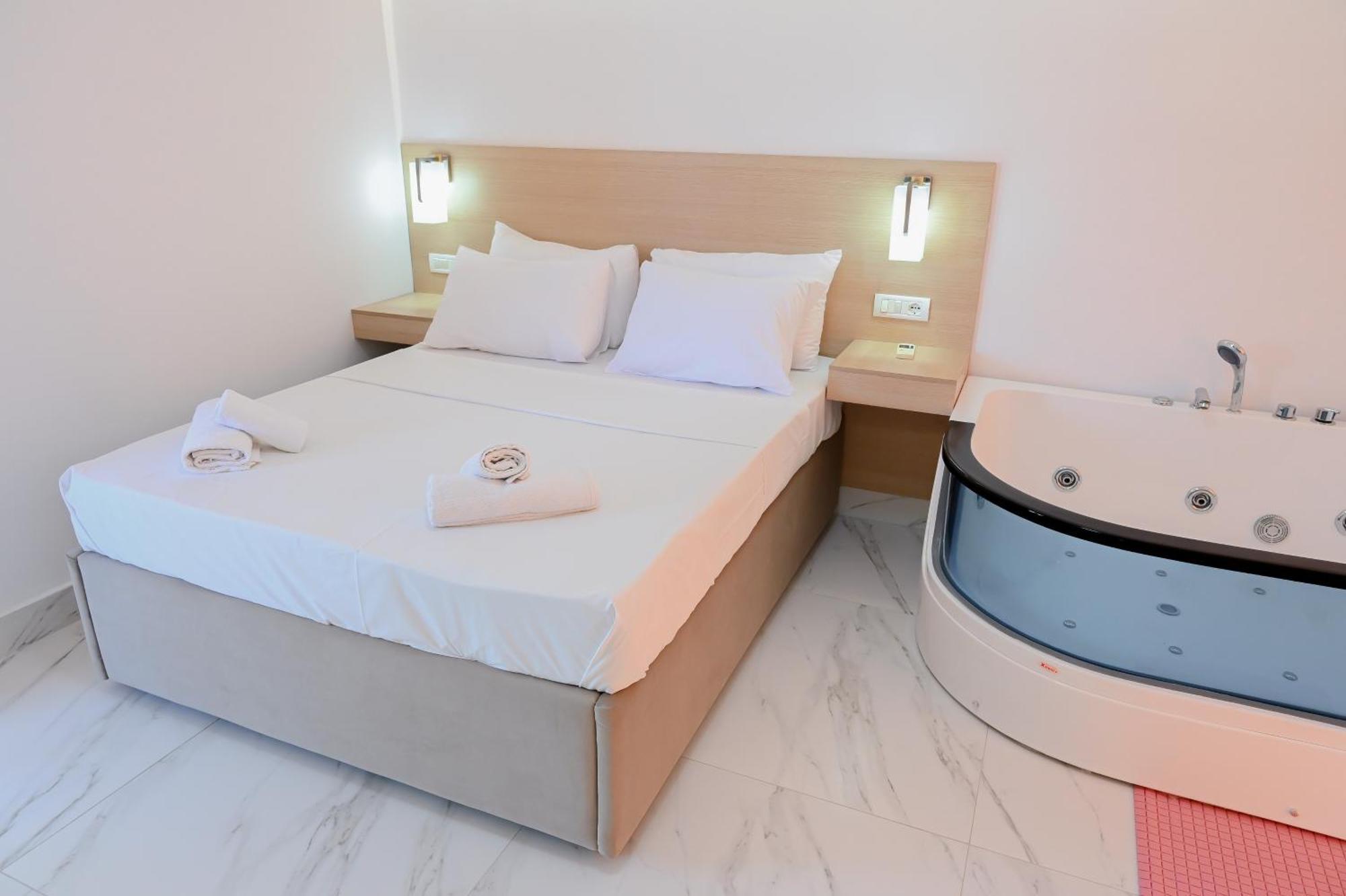 Hotel Kriti Max , Shengjin Shëngjin Eksteriør billede