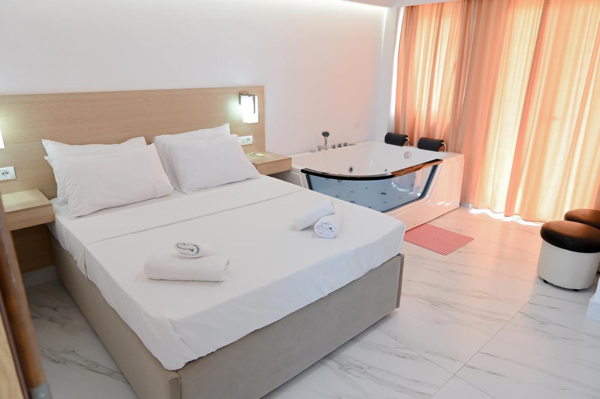 Hotel Kriti Max , Shengjin Shëngjin Eksteriør billede
