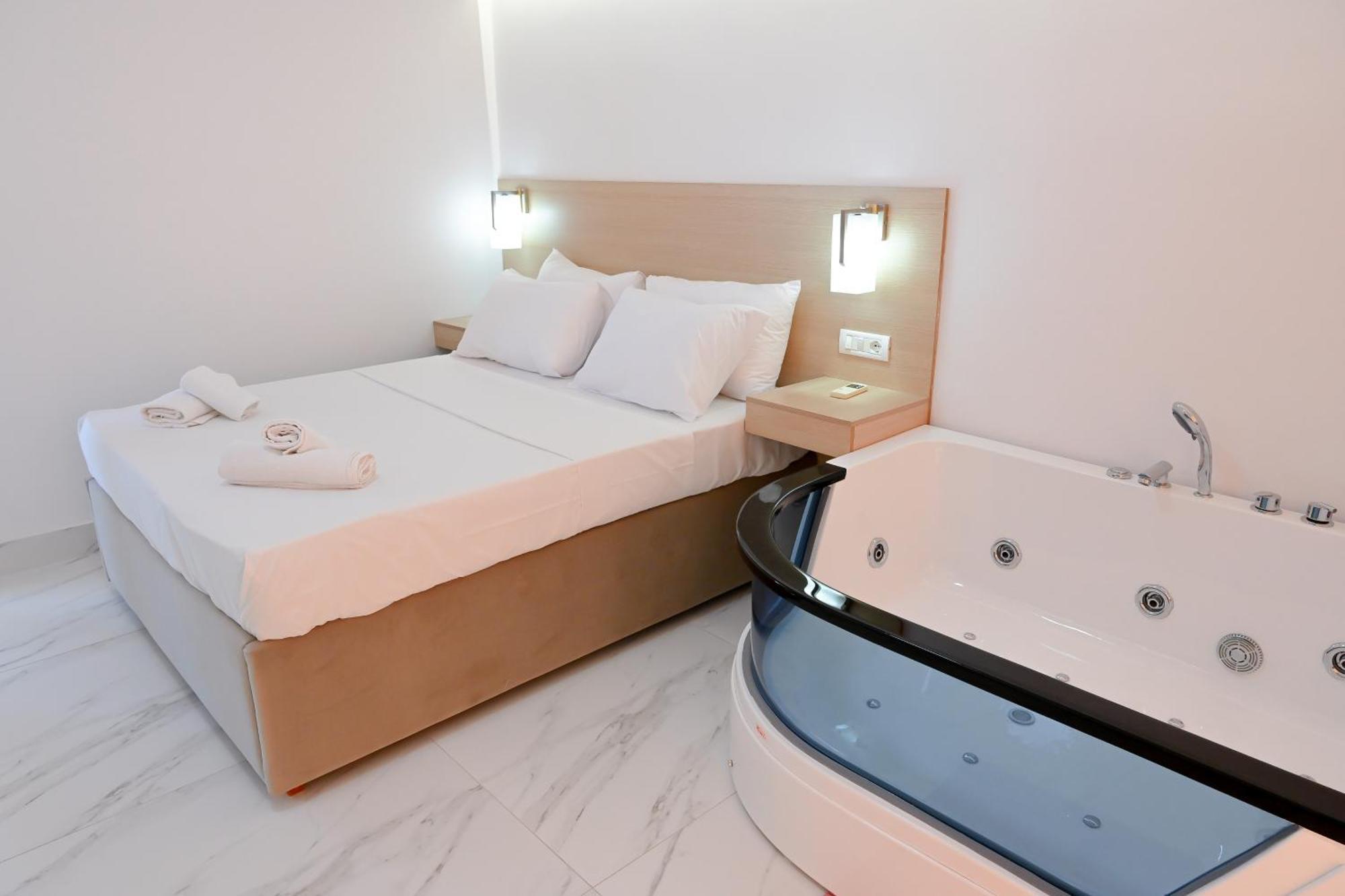 Hotel Kriti Max , Shengjin Shëngjin Eksteriør billede