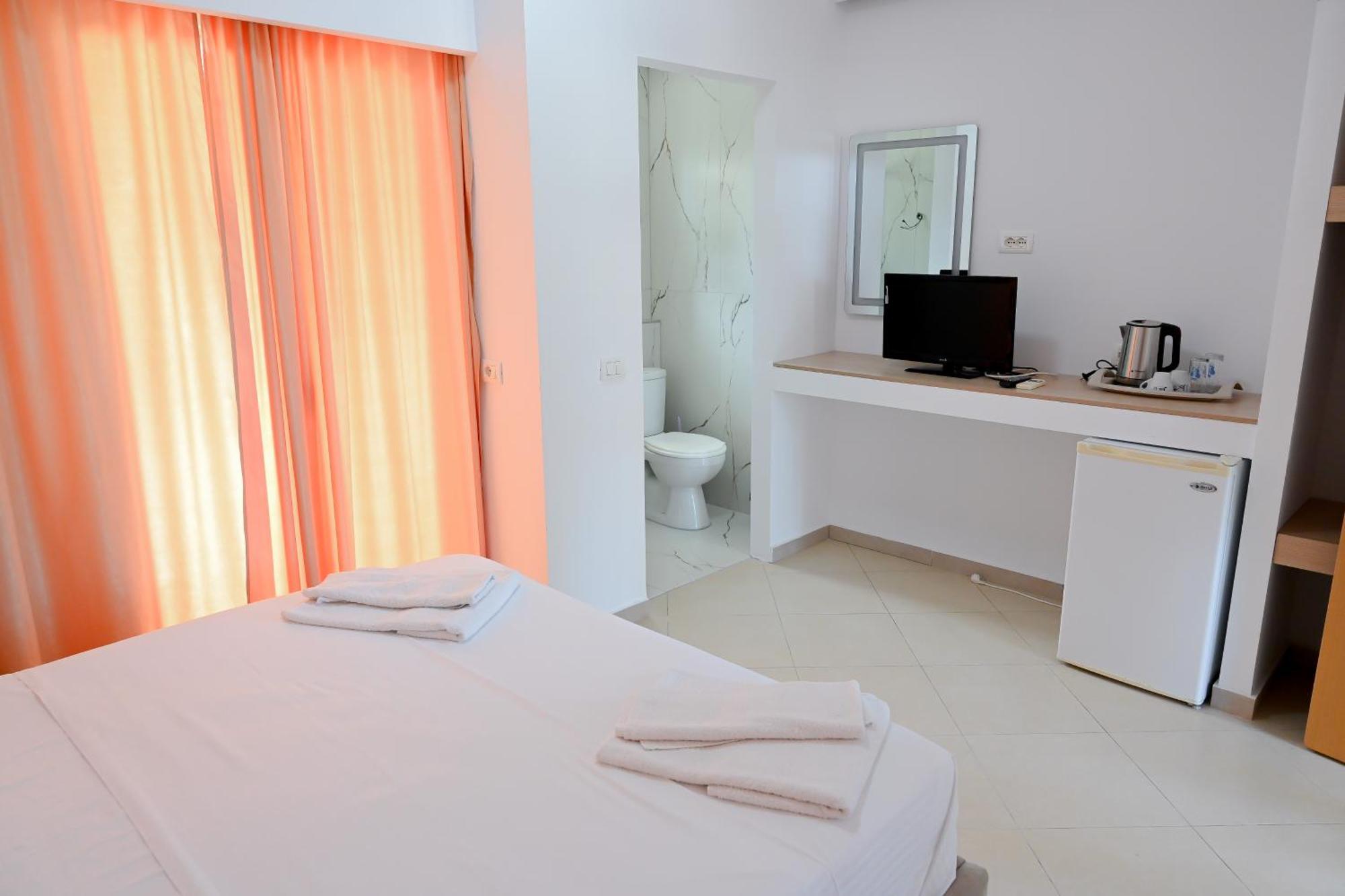 Hotel Kriti Max , Shengjin Shëngjin Eksteriør billede