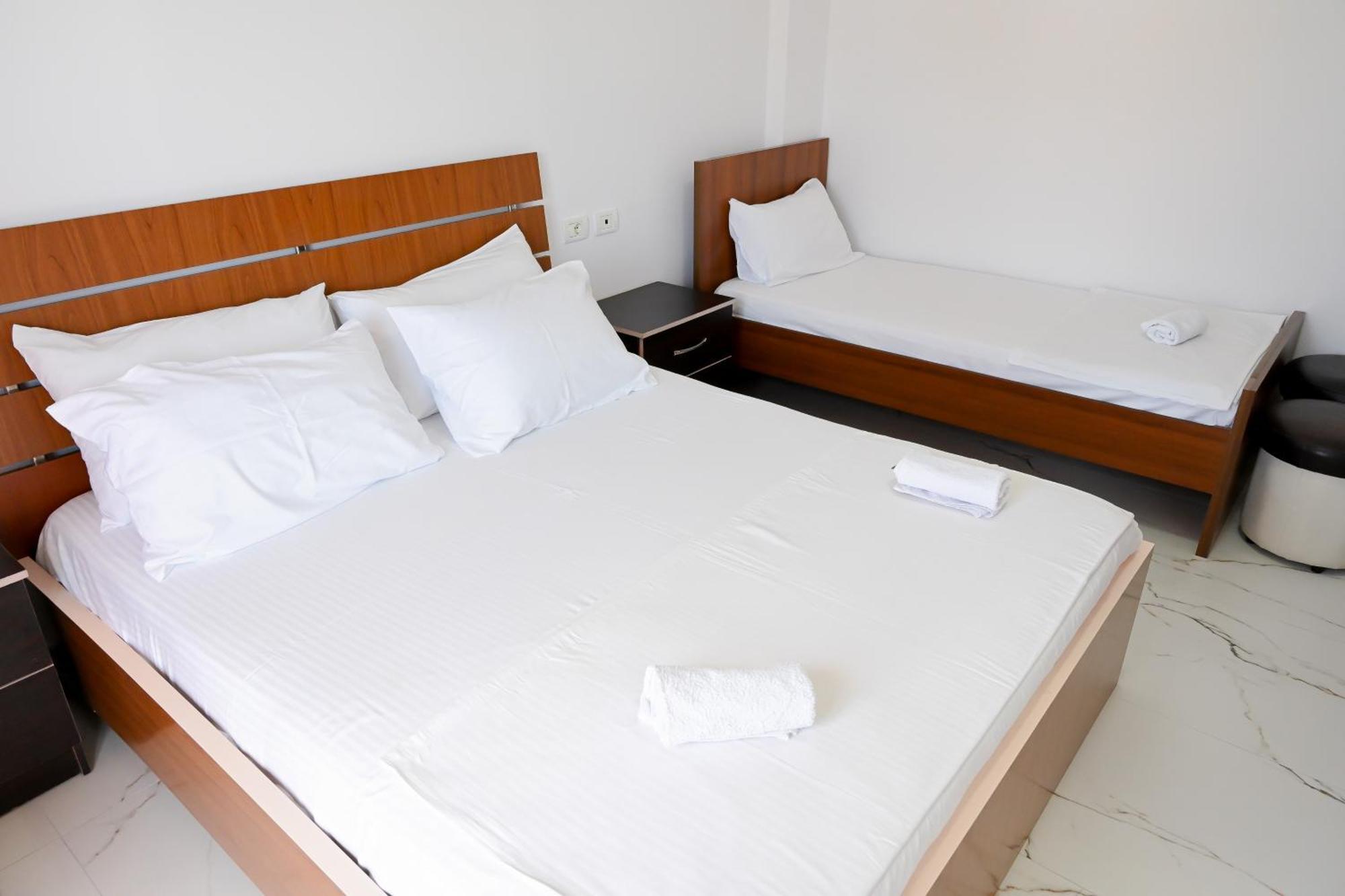 Hotel Kriti Max , Shengjin Shëngjin Eksteriør billede