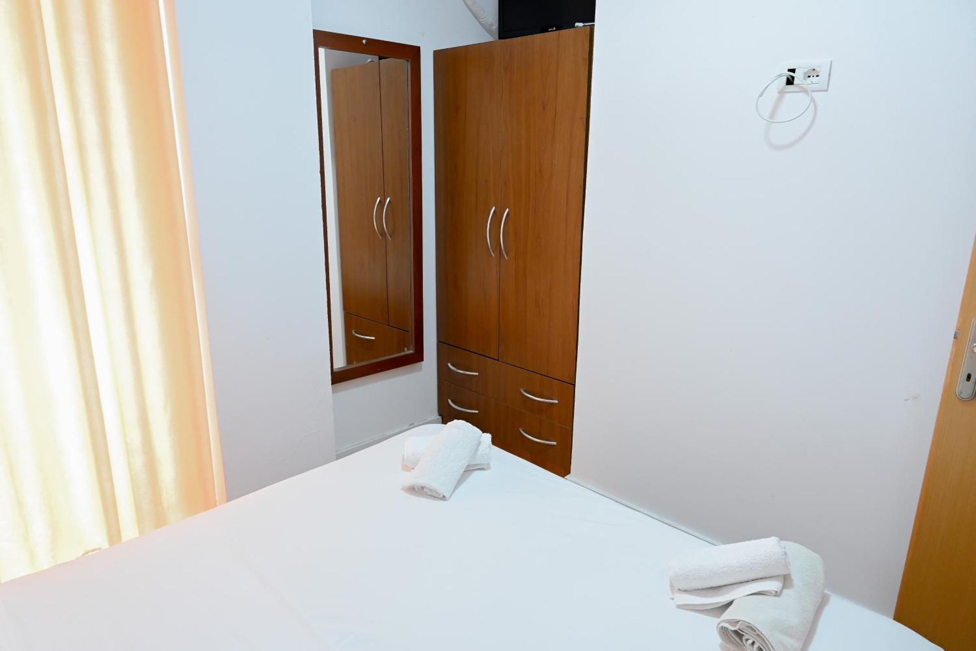 Hotel Kriti Max , Shengjin Shëngjin Eksteriør billede