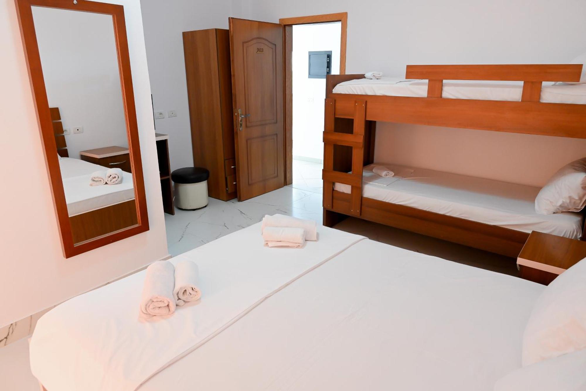 Hotel Kriti Max , Shengjin Shëngjin Eksteriør billede