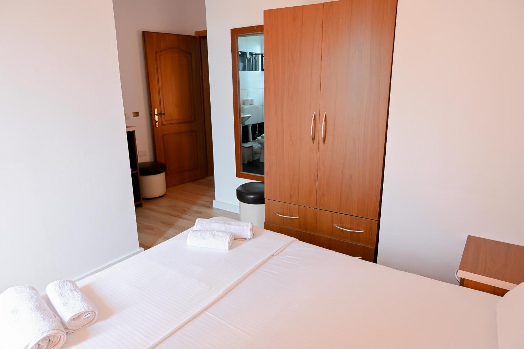 Hotel Kriti Max , Shengjin Shëngjin Eksteriør billede