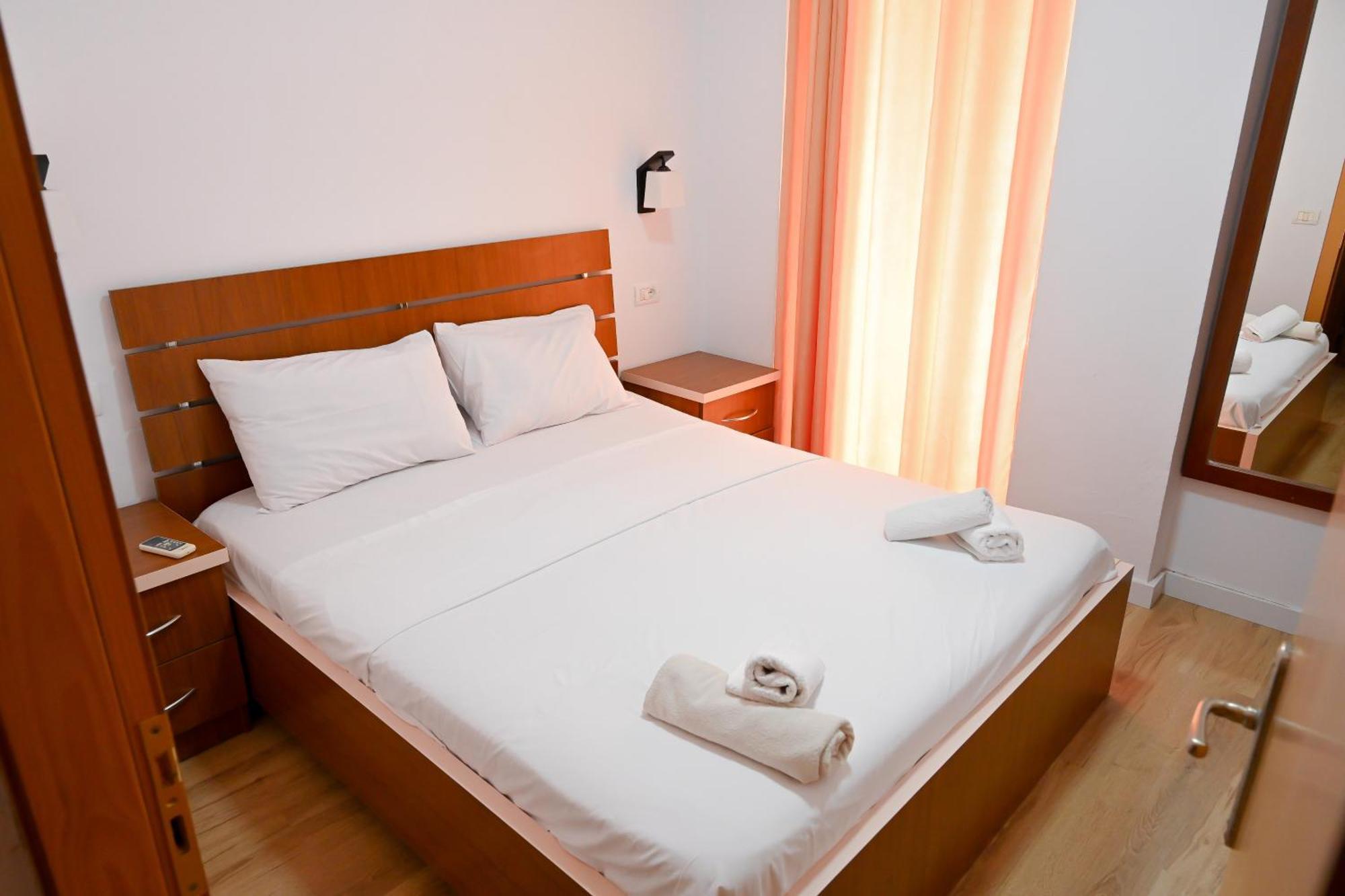 Hotel Kriti Max , Shengjin Shëngjin Eksteriør billede