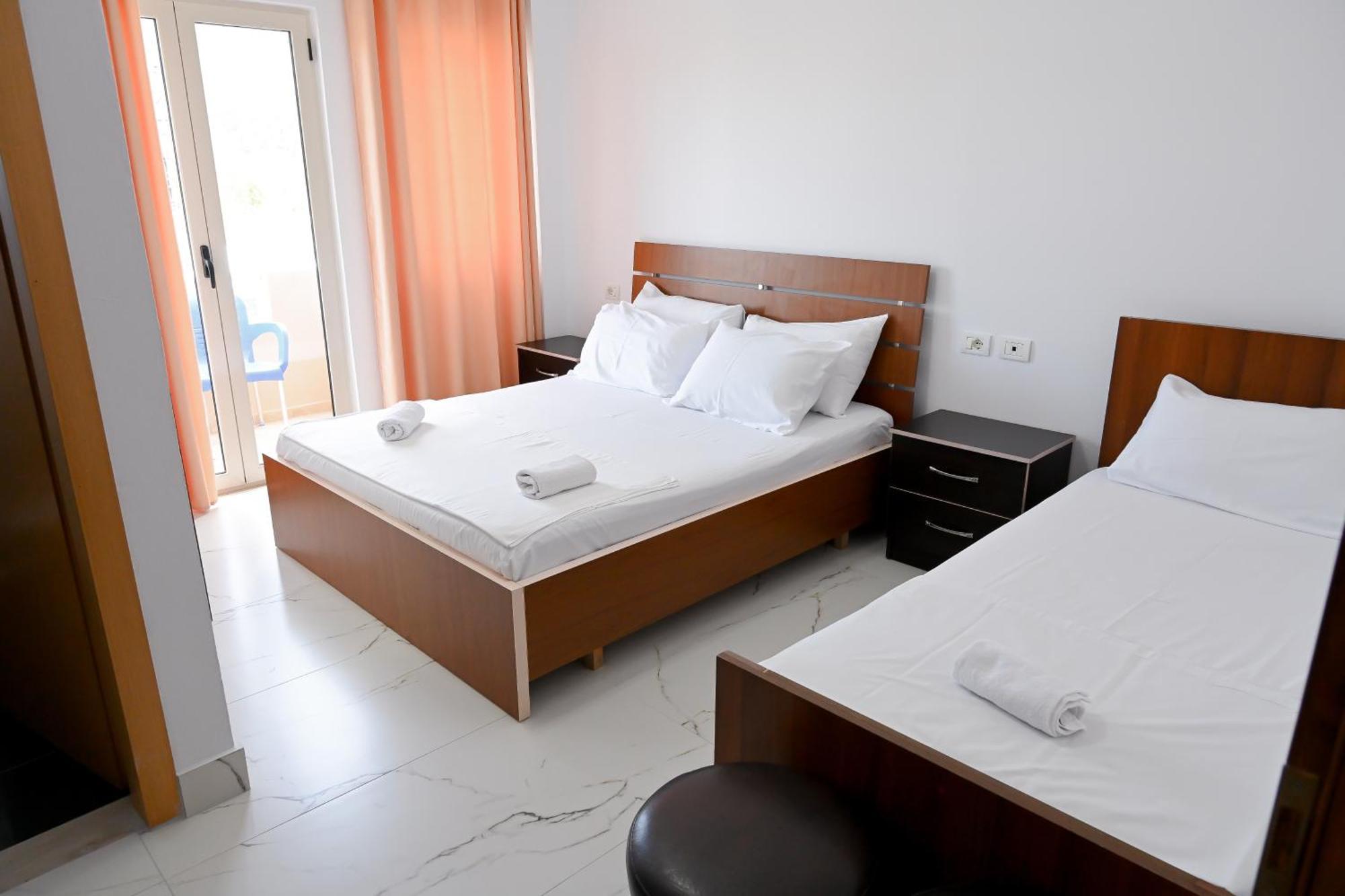 Hotel Kriti Max , Shengjin Shëngjin Eksteriør billede