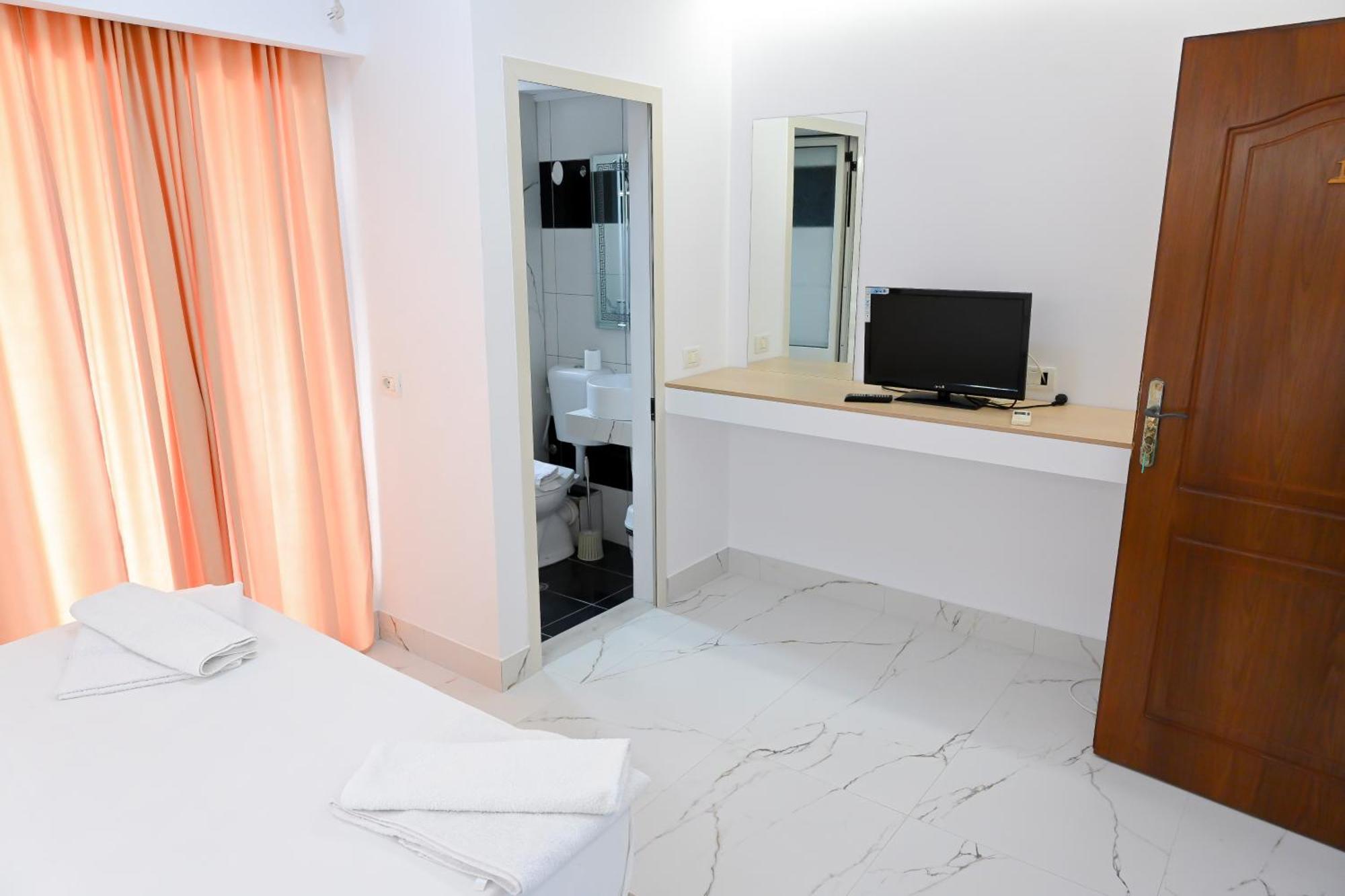 Hotel Kriti Max , Shengjin Shëngjin Eksteriør billede