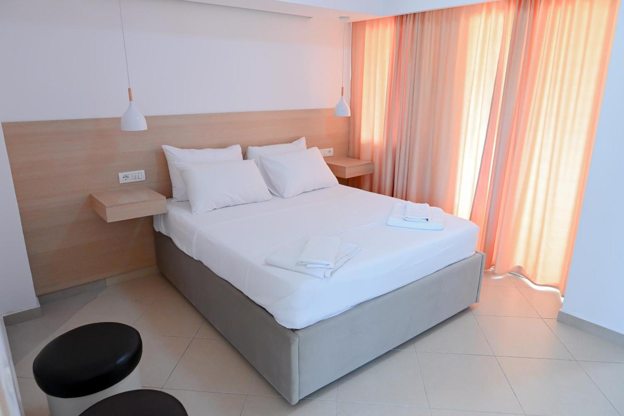 Hotel Kriti Max , Shengjin Shëngjin Eksteriør billede