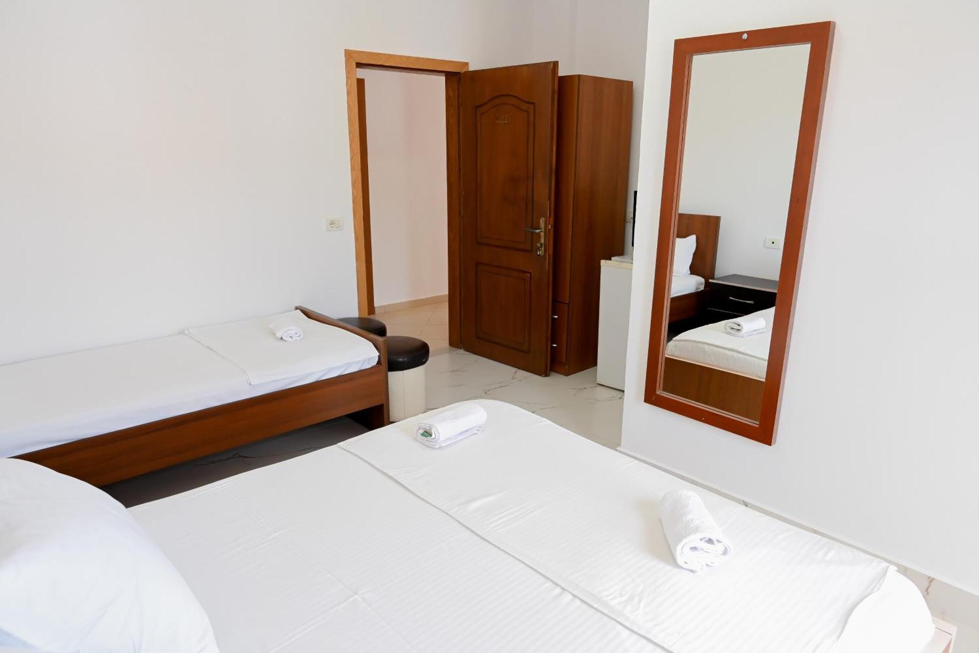 Hotel Kriti Max , Shengjin Shëngjin Eksteriør billede