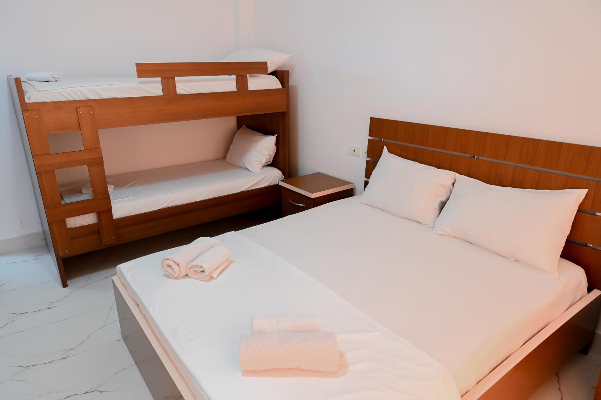 Hotel Kriti Max , Shengjin Shëngjin Eksteriør billede