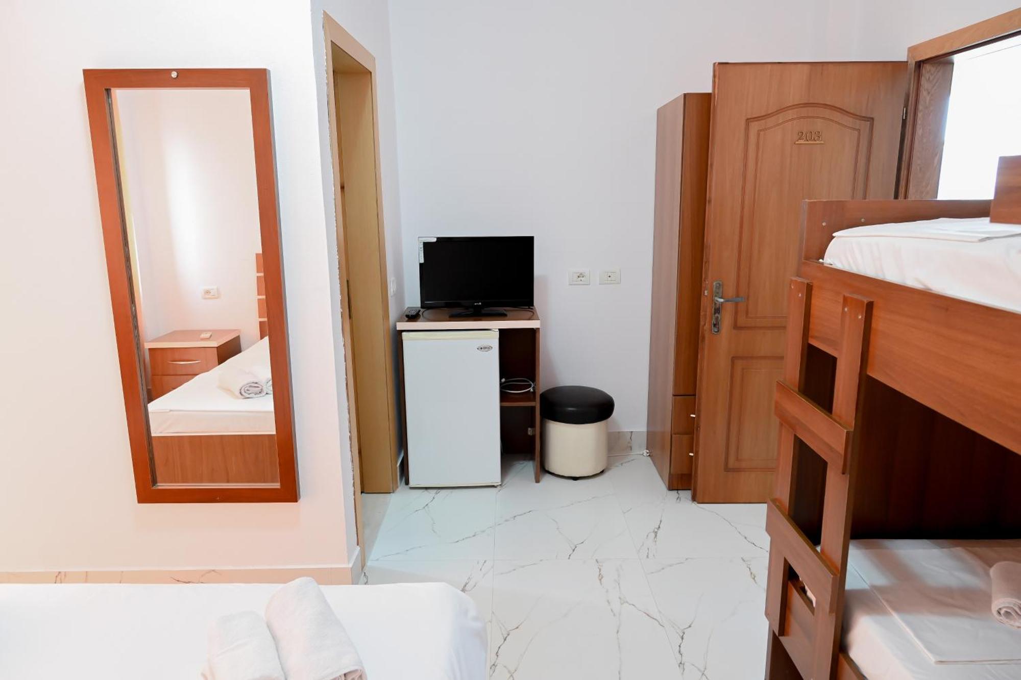 Hotel Kriti Max , Shengjin Shëngjin Eksteriør billede